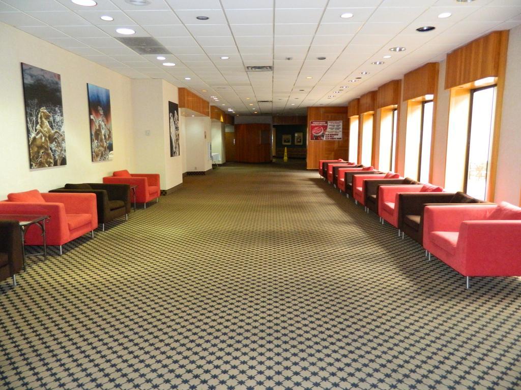 Howard Johnson Plaza Kansas City Hotel & Conference Center Экстерьер фото